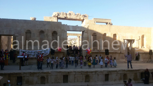 بالصور : السوريون يحتفلون على مدرجات جرش بالصور : السوريون يحتفلون على مدرجات جرش