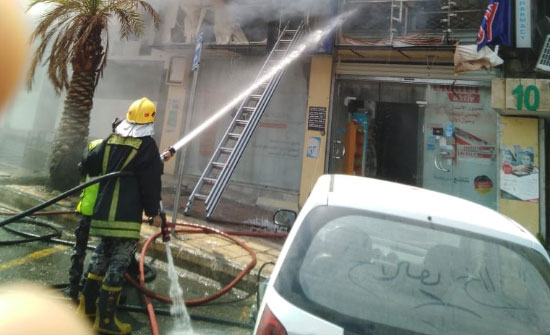 صورة : إخماد حريق صيدلية في العقبة صورة : إخماد حريق صيدلية في العقبة