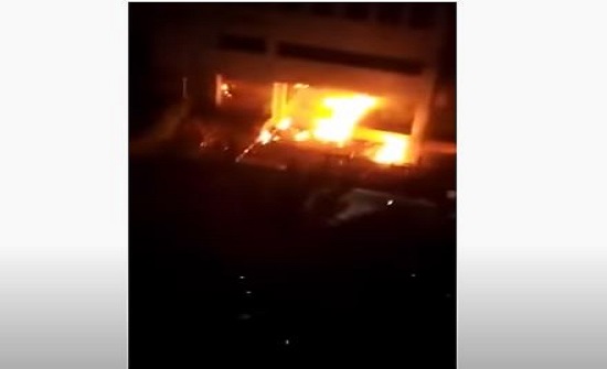 بالفيديو : اطلاق قنابل مولوتوف على مصرف لبنان في صيدا وسقوط جرحى بالفيديو : اطلاق قنابل مولوتوف على مصرف لبنان في صيدا وسقوط جرحى