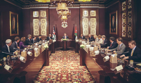 الملك يستقبل وفداً من الكونجرس الأميركي الملك يستقبل وفداً من الكونجرس الأميركي