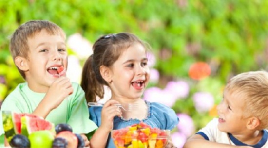 كيف تؤثر التغذية الصحية على دماغ الطفل؟