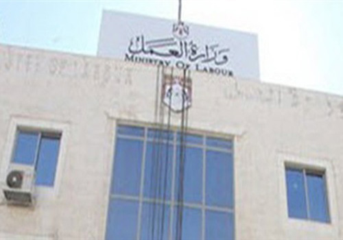 العمل: إقبال كبير من العمالة الوافدة  لتسوية اوضاعهم