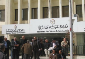 ترجيح لجوء "المياه" للاستعانة بالقوات المسلحة لملء فراغ المعتصمين ترجيح لجوء "المياه" للاستعانة بالقوات المسلحة لملء فراغ المعتصمين