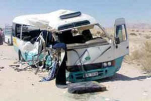 إصابة 4 أشخاص بتدهور باص في اربد  