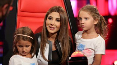 بالفيديو: نانسي عجرم عنيفة مع إبنتيها.. هكذا تتعامل مع إيلا وميلا!