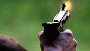 شاب يقتل شقيقه بالرصاص إثر خلافات عائلية  