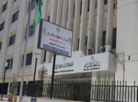 ضبط اعتداء على خط مياه رئيس بأم العمد