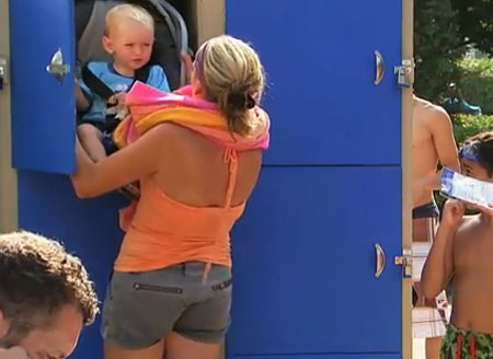 الأم الغريبة