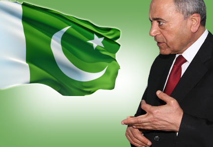 باكستاني يطلب إعفاءه من رسوم التجنيس ( رسالة للبخيت - وثائق )