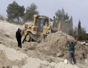 مستوطنون يجرفون أراضي في كفر الديك بسلفيت مستوطنون يجرفون أراضي في كفر الديك بسلفيت