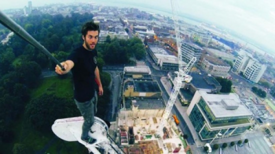 فيديو: مجنون آخر يلتقط سيلفي قاتلة في دبي