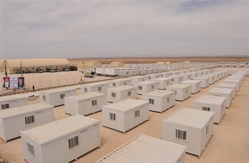 نائب مدير المخيم الاماراتي الاردني يتفقد مدارس المخيم نائب مدير المخيم الاماراتي الاردني يتفقد مدارس المخيم