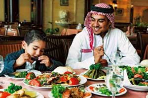 كيف تعودين طفلك على صيام شهر رمضان