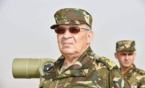 القايد صالح يهاجم رافضي مبادرات الحوار.. يزرعون الدسائس