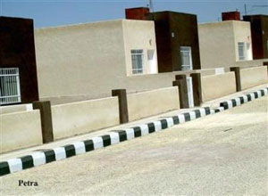 العيسوي يسلم مفاتيح 30 وحدة سكنية للاسر العفيفة في شفا بدران  