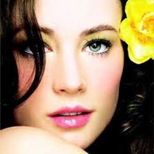 خبيرة تجميل: ماء الورد يقى البشرة من الجفاف