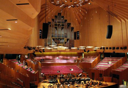 الخزينة تعاني الأمرين والأمانة تقيم دار " اوبرا " في راس العين ؟؟ 