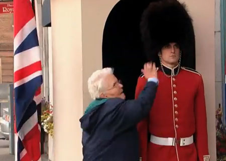 العجوز المزعجة