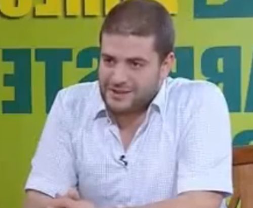 بالفيديو .. نجل مرسي يكشف تفاصيل الساعات الأخيرة قبل اعتقال والده بالفيديو .. نجل مرسي يكشف تفاصيل الساعات الأخيرة قبل اعتقال والده