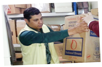 جمعية البر والخير الاردنية توزع طرودا غذائية على العائلات المعوزة بالكرك