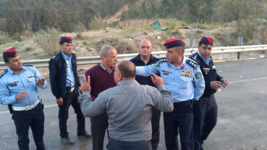 بالصور : فتح طريق إربد عمان بعد اغلاقها لمدة يومين