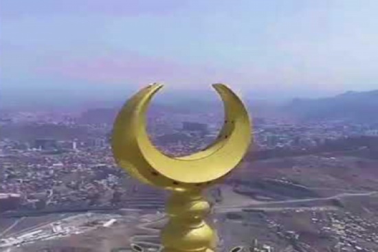 شاهد.. تصوير بانورامي مذهل للحرم المكي الشريف من أعلى برج الساعة