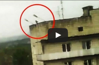 آخر لحظات حياته معلقا بمنشفة وأسلاك هاتف