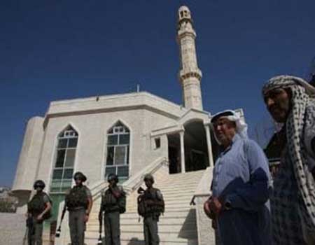 الجيش العراقي يحاصر مسجد "أبو حنيفة" بالأعظمية ذات الأغلبية السنية الجيش العراقي يحاصر مسجد "أبو حنيفة" بالأعظمية ذات الأغلبية السنية