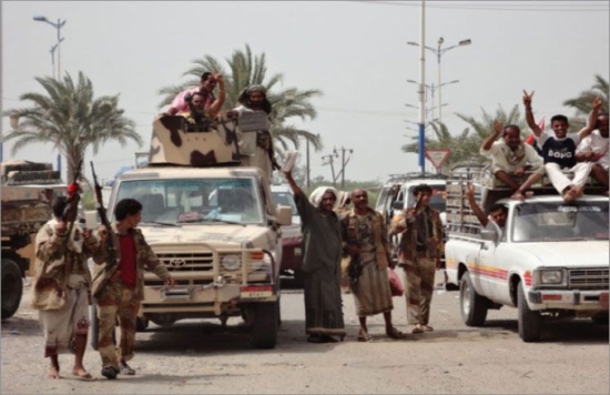 انسحاب اللجان الشعبية الموالية لهادي من المداخل الشمالية لعدن انسحاب اللجان الشعبية الموالية لهادي من المداخل الشمالية لعدن