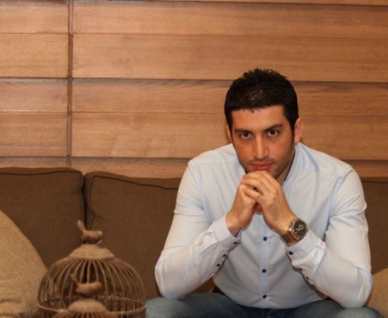 سيمور جلال يغني للأوطان والأحزان العربية سيمور جلال يغني للأوطان والأحزان العربية