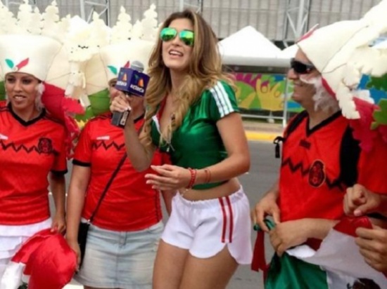 بالفيديو والصور : مذيعة بالبكيني وحكم مليونير ولاعب يعطي ماله للفقراء بالفيديو والصور : مذيعة بالبكيني وحكم مليونير ولاعب يعطي ماله للفقراء