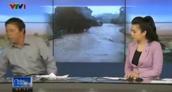 شاهد أغرب رد فعل لضيف رنّ هاتفه على الهواء