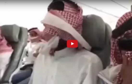 فيديو| هكذا تصرف شاب يركب الطائرة لأول مرة! فيديو| هكذا تصرف شاب يركب الطائرة لأول مرة!