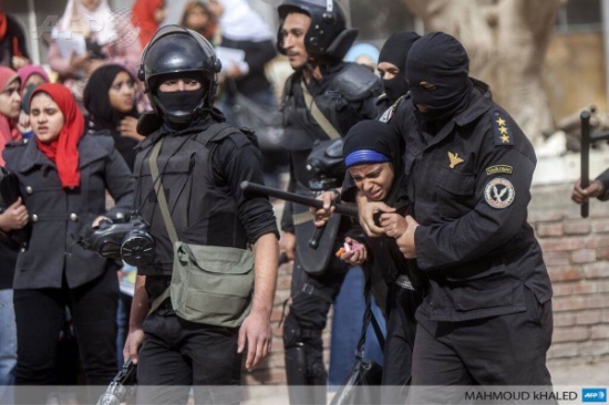 " بطولة " ضابط مصري مع طالبة بجامعة الأزهر ( صورة )