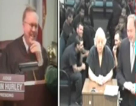 بالفيديو.. نوبة من الضحك تصيب القاضي أثناء استجوابه لعجوز مرحة بالفيديو.. نوبة من الضحك تصيب القاضي أثناء استجوابه لعجوز مرحة