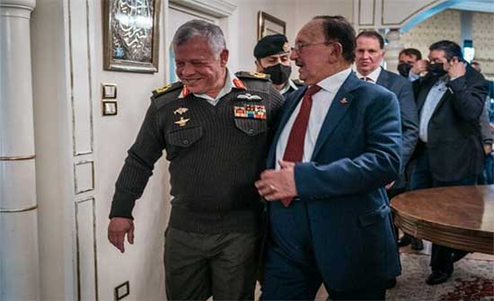 الفريق فاضل علي فهيد يذكر جميلاً أمام الملك .. صور