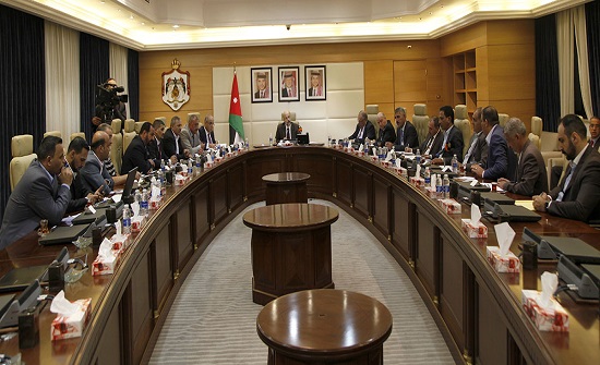 الرزاز يؤكد استمرارية الحوار مع نقابة المعلمين لتحقيق الانجازات الرزاز يؤكد استمرارية الحوار مع نقابة المعلمين لتحقيق الانجازات
