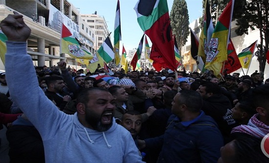 فيديو- الاف الفلسطينيين يُشاركون بتشييع شهيدي نابلس