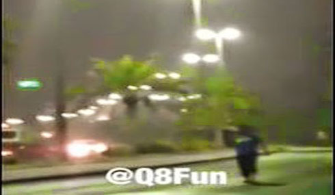 فيديو: شاب يهدد بالانتحار بمسدس لعبة