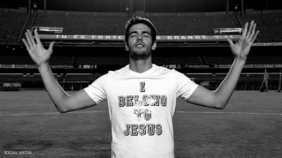 كاكا يعلن اعتزاله كرة القدم