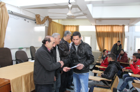 تخريج المشاركين في دورة تحكيم السباحة