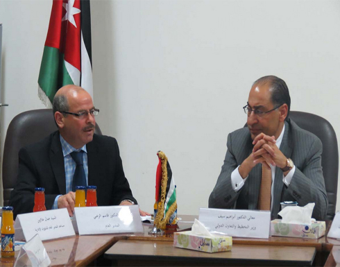 وزير التخطيط يزور الإحصاءات العامة