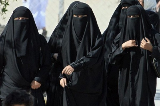 سعوديات يطالبن بإجبار الرجال على التعدد ومعلقون: “إيد على إيد تساعد”! سعوديات يطالبن بإجبار الرجال على التعدد ومعلقون: “إيد على إيد تساعد”!
