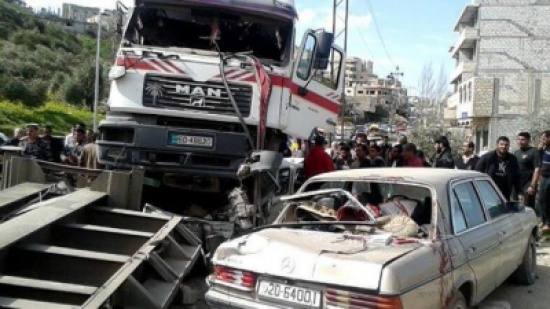 شاهدوا بالفيديو الحادث الذي اودى بحياة اربعيني بعجلون واصاب آخرين شاهدوا بالفيديو الحادث الذي اودى بحياة اربعيني بعجلون واصاب آخرين