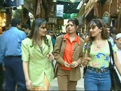 زينة ظهرت ككومبارس في أشهر كليب لحكيم “إفرض مثلا” زينة ظهرت ككومبارس في أشهر كليب لحكيم “إفرض مثلا”