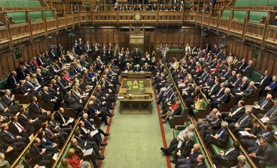 البرلمان البريطاني: نحتاج شرطيا لكل مدرسة