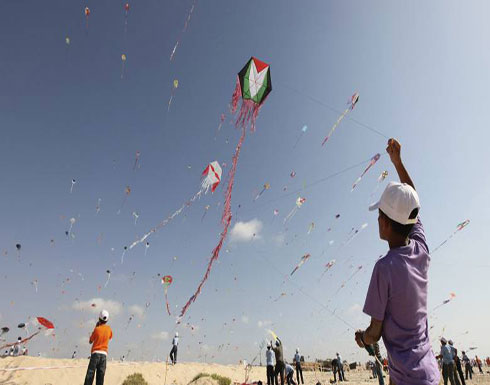 طائرات بسكاكين.. سلاح لمحاربة طائرات غزة الورقية