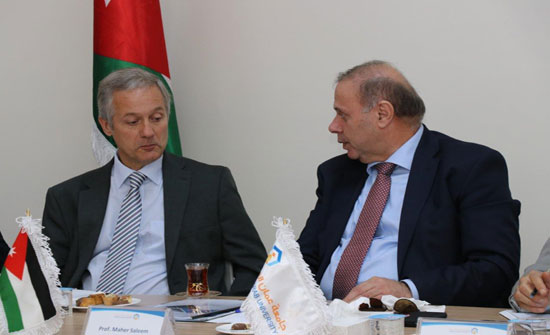 مباحثات بين جامعتي "عمان العربية" و"UCLAN" لتدريب طلبة الهندسة