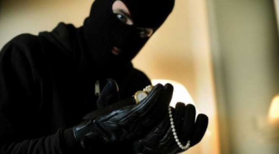 لص مجوهرات يقع في قبضة الشرطة بسبب حظه العثر