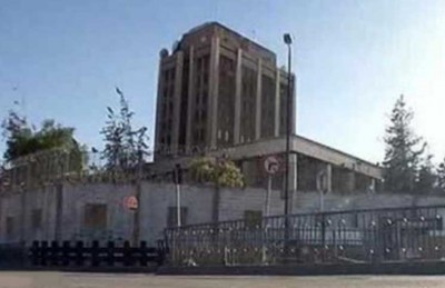 سقوط قذيفتين على السفارة الروسية في دمشق اثناء تجمع متظاهرين أمامها سقوط قذيفتين على السفارة الروسية في دمشق اثناء تجمع متظاهرين أمامها
